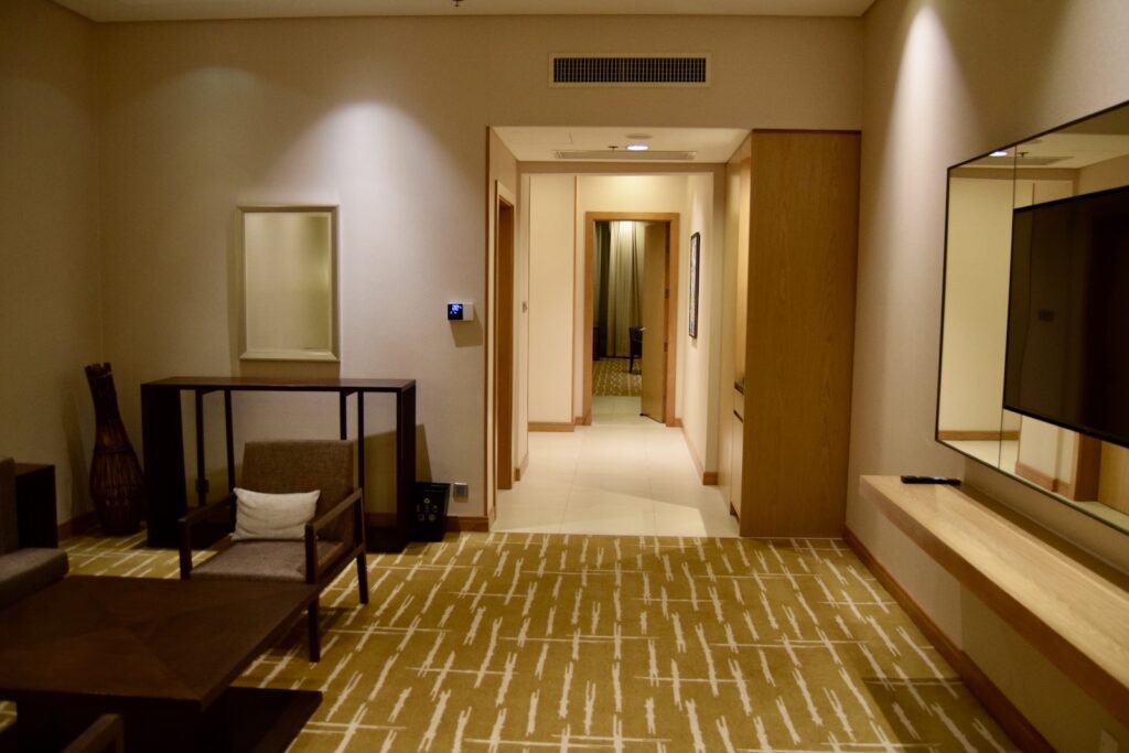 Im Haus, Wand, Inneneinrichtung, Boden, Mobiliar, Bett, Fußboden, Decke, Spiegel, Zimmer, Eigentum, Tisch, Hotel, Groß, Schlafzimmer, Urlaub