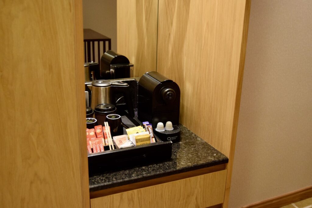Im Haus, Wand, Haushaltsgerät, Küchengerät, Schrank, Kleingerät, Möbel, Kamera, Kaffeemaschine, hölzern, Küche, Boden, Gerät, Regal
