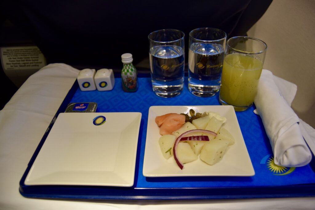 Geschirr, Drink, Tisch, Im Haus, Saft, Mahlzeit, Platte, Essen, Trinkgefäß, Cocktail