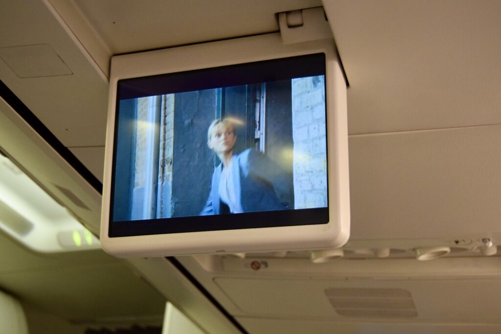 Im Haus, Wand, Anzeigegerät, Monitor, Display, Medien, Flachbildschirm, Multimedia, Video, Fernsehset, Person, Fernsehen, Bildschirm