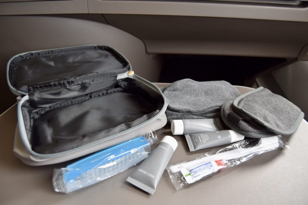 Auto, Gepäck, Zubehör, Everyday Carry, Tasche, Gepäck und Koffer, Plastik, Text, Objekte, Im Haus, Behälter, Rucksack
