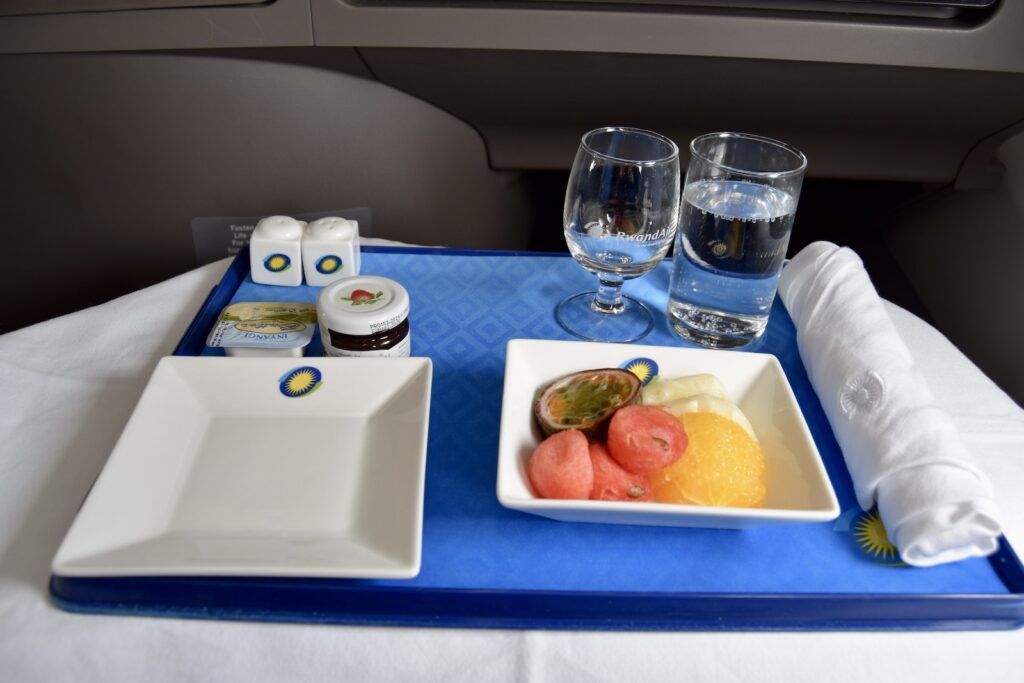 Geschirr, Platte, Essen, Mahlzeit, Tisch, Im Haus, Drink, Kulinarik, Auto