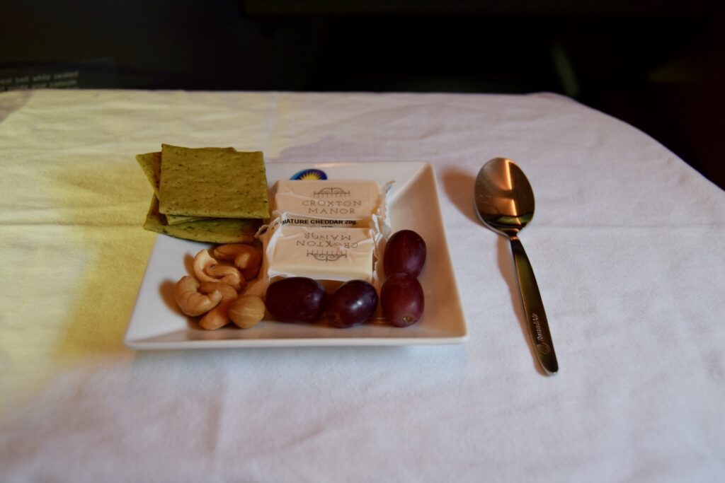 Essen, Snack, Tisch, Geschirr, Küchenutensil, Im Haus, Tafelsilber, Mahlzeit, Gabel, Platte, Fastfood, Nachspeise, Boden, Papier, Löffel