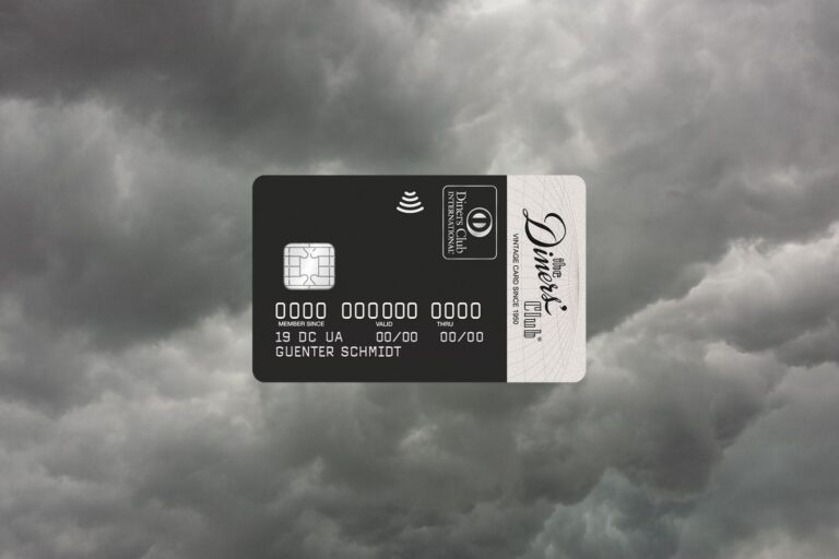 Text, Wolke, Himmel, draußen, Screenshot, Reklametafel, Wolkig, Wolken, Schild, Schwarzweiß