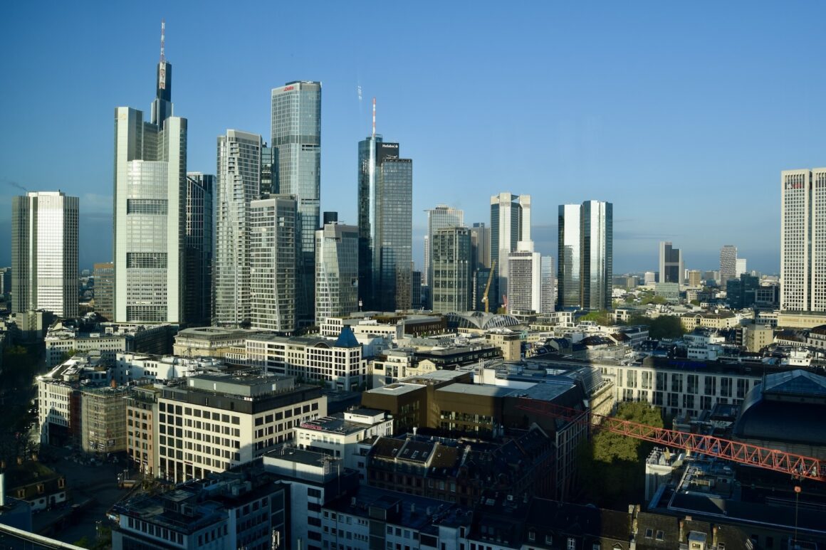 Hochhaus, Metropolregion, Metropole, Skyline, Gebäude, Stadtlandschaft, Stadtgebiet, draußen, Himmel, Stadtzentrum, Turm, Gewerbegebäude, Wohnungseigentum, Stadt, Mischnutzung, Wolkenkratzer