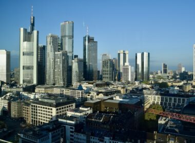 Hochhaus, Metropolregion, Metropole, Skyline, Gebäude, Stadtlandschaft, Stadtgebiet, draußen, Himmel, Stadtzentrum, Turm, Gewerbegebäude, Wohnungseigentum, Stadt, Mischnutzung, Wolkenkratzer