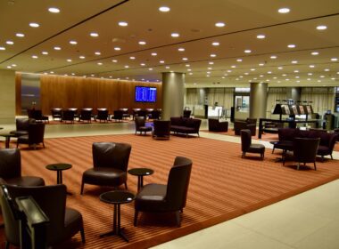 Mobiliar, Im Haus, Decke, Boden, Tisch, Halle, Inneneinrichtung, Empfangshalle, Stuhl, Wand, Fußboden, Zimmer, Hotel