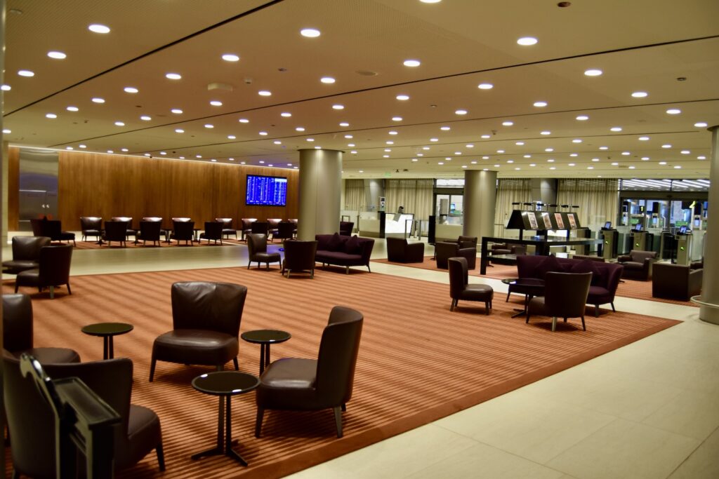Mobiliar, Decke, Im Haus, Boden, Tisch, Empfangshalle, Halle, Inneneinrichtung, Stuhl, Fußboden, Wand, Zimmer, Hotel