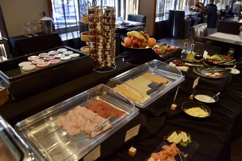 Im Haus, Buffet, Mahlzeit, Essen, Delikatesse, Snack, Fastfood, Fenster