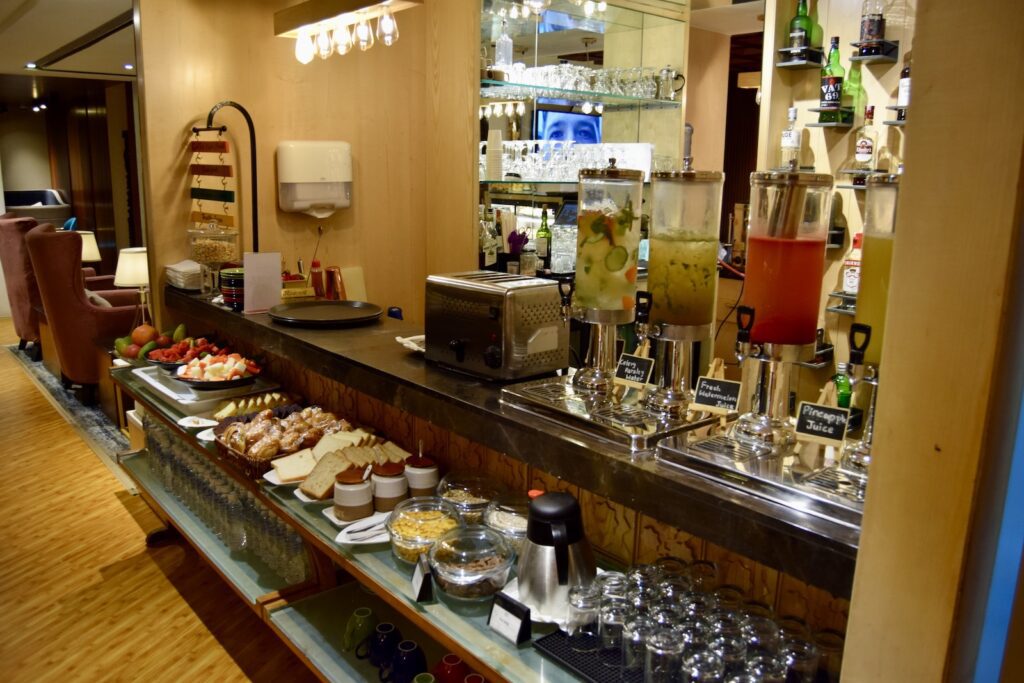 Im Haus, Wand, Essen, Flasche, Vitrine, Arbeitsfläche, Geschäft, Boden, Restaurant, Laden