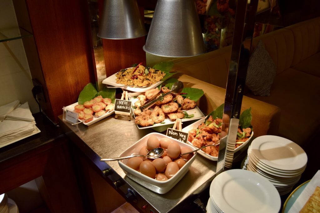 Mahlzeit, Im Haus, Essen, Geschirr, Snack, Platte, Delikatesse, Tisch, Abendessen, Kulinarik, Brunch, Kochkunst, Mahl, Cicchetti, Teller, Fastfood, Mittagessen, Tapas, Schüssel, Buffet, Wand, Tablett