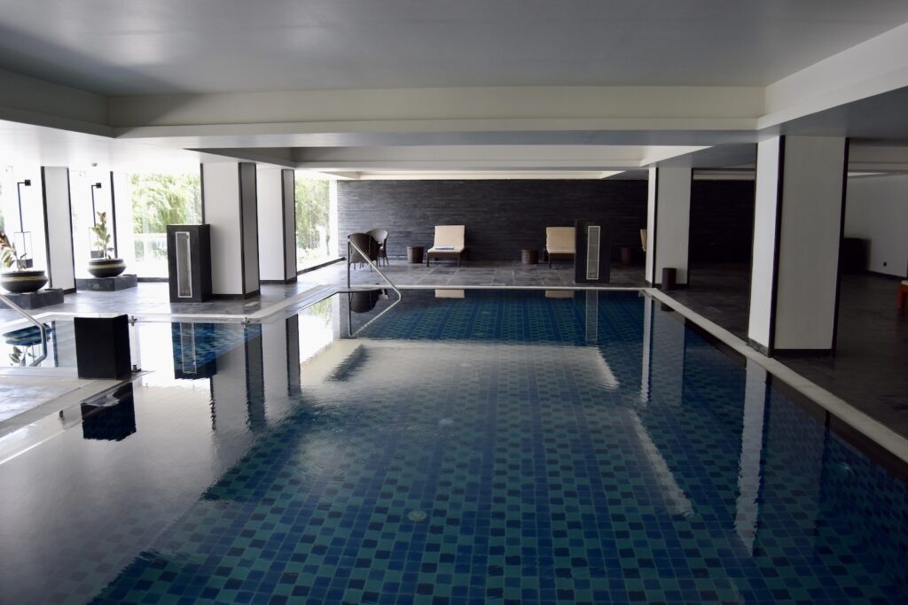 Im Haus, Decke, Wand, Boden, Inneneinrichtung, Fußboden, Arbeitsfläche, Zimmer, Küche, Hotel