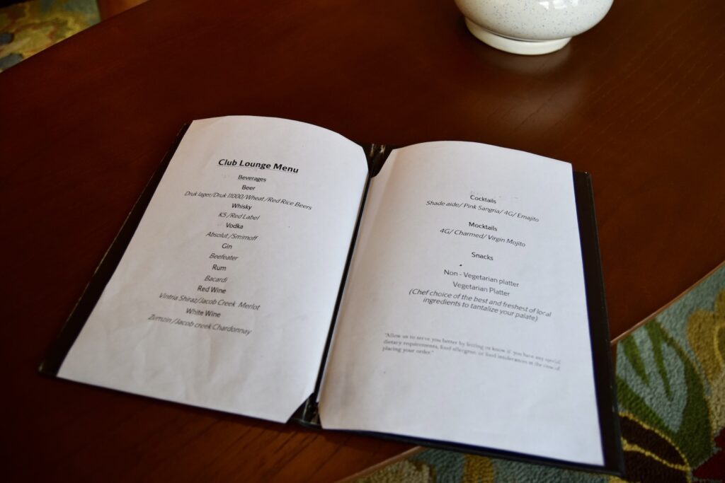 Text, Buch, Tisch, Karte Menü, Geschirr, Papier, Handschrift, Quittung, Im Haus