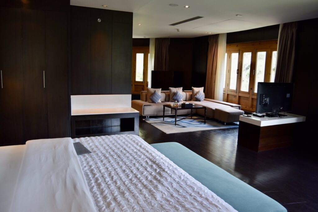 Im Haus, Wand, Inneneinrichtung, Bett, Mobiliar, Decke, Leinenstoffe, Möbel, Zimmer, Waschbecken, Tisch, Boden, Vorhang, Fenster, Schlafzimmer, Hotel, Unterkunft