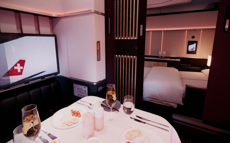 Im Haus, Wand, Mobiliar, Geschirr, Leinenstoffe, Tisch, Fernsehen, Zimmer, Hotel, Restaurant