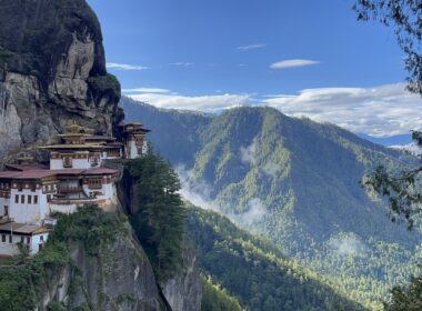 draußen, Berg, Wolke, Himmel, Landschaft, Natur, Hill Station, Baum, Hochland, Gebirgszug, Haus, Kloster, Reise, Klippe