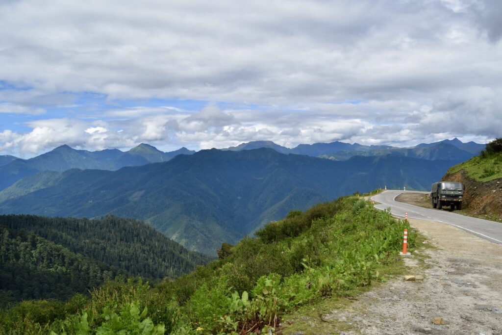 draußen, Wolke, Himmel, Pflanze, Hill Station, Gebirgszug, Landschaft, Baum, Natur, Gras, Tal, Pass, Bergkamm, Bergrücken, Gebirgsmassiv, Gelände, Berg, Reise, Straße, Hochland