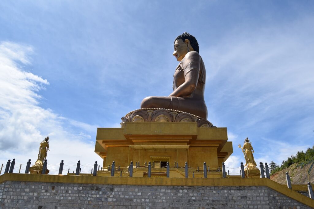 Gebäude, Himmel, draußen, Wolke, Statue, Monument, Skulptur, Tempel, Wahrzeichen, Kultstätte, Denkmal, Steinschnitt, Dharma, Stupa, Person