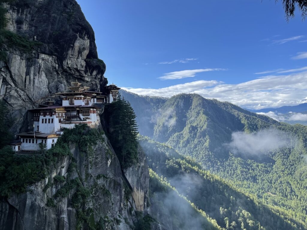 draußen, Natur, Himmel, Baum, Landschaft, Wolke, Hill Station, Hochland, Gebirgszug, Pflanze, Gebirgsmassiv, Berg, Klippe, Reise