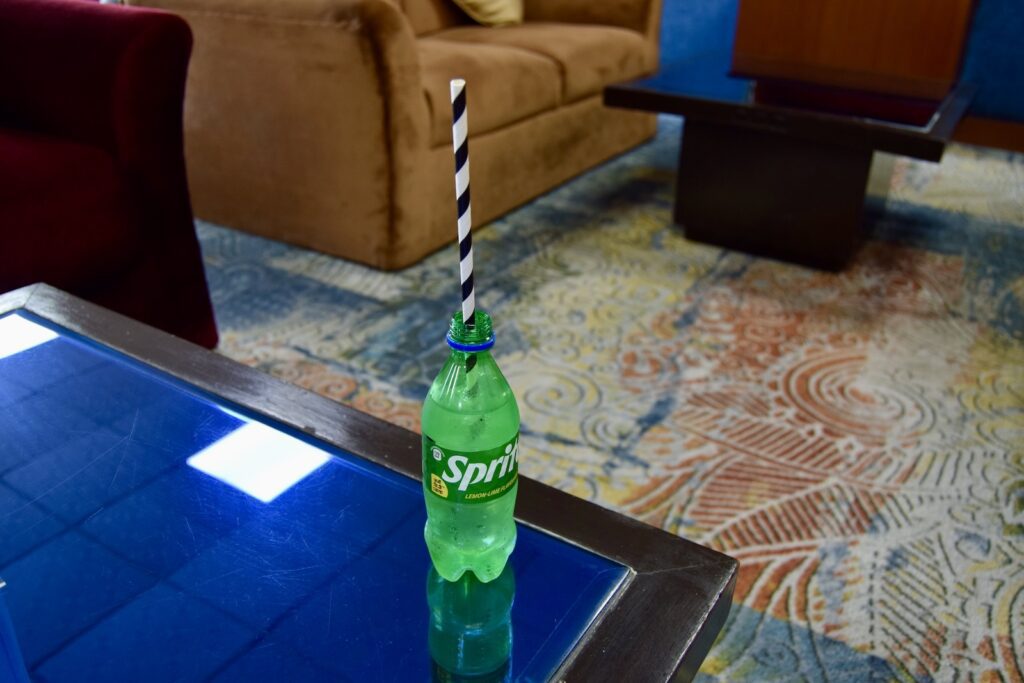Flasche, Im Haus, Mobiliar, Drink, Tisch, Couch, Boden, Softdrink