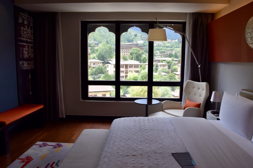 Im Haus, Inneneinrichtung, Wand, Fenster, Kissen, Haus, Bett, Mobiliar, Fensterausstattung, Zimmer, Leinenstoffe, Fensterabdeckung, Bude, Vorhang, Decke, Fußboden, Boden, Bettwäsche, Hotel, Schlafzimmer, Urlaub