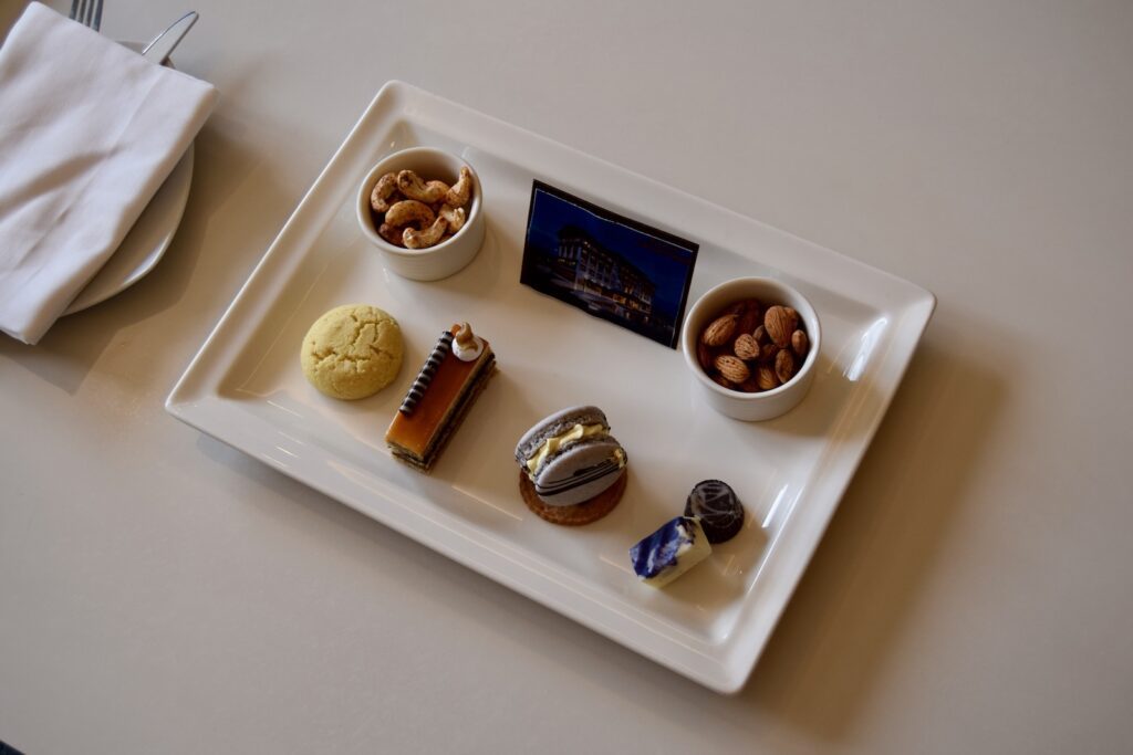 Snack, Tisch, Essen, Nachspeise, Im Haus, Geschirr, Platte, Backwaren, Mahlzeit, Wand, Objekte, Konditorware