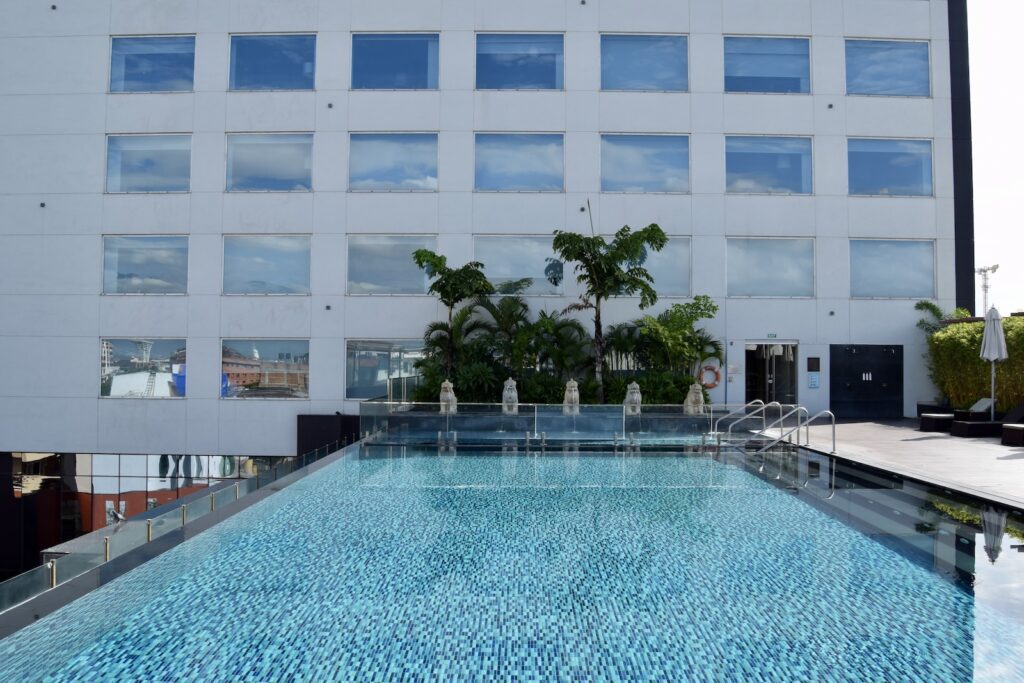 Schwimmbecken, draußen, Wasser, Baum, Urlaubsort, Kurort, Pool, Immobilie, Gebäude, Blau, Hotel, Schwimmen