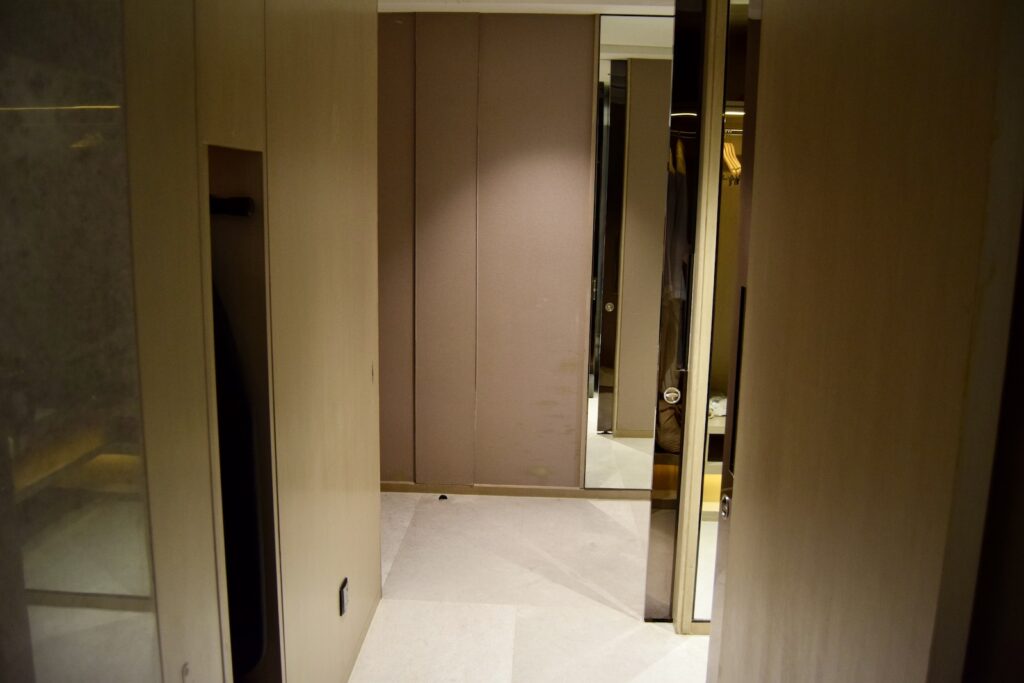 Im Haus, Wand, Fußboden, Gebäude, Türgriff, Putz, Haltevorrichtung, Boden, Tür