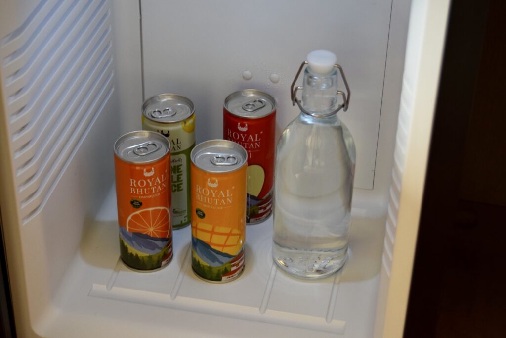 Softdrink, Blechdose, Im Haus, Aluminiumdose, Flasche, Getränkedose, Wand, Kühlschrank, Drink