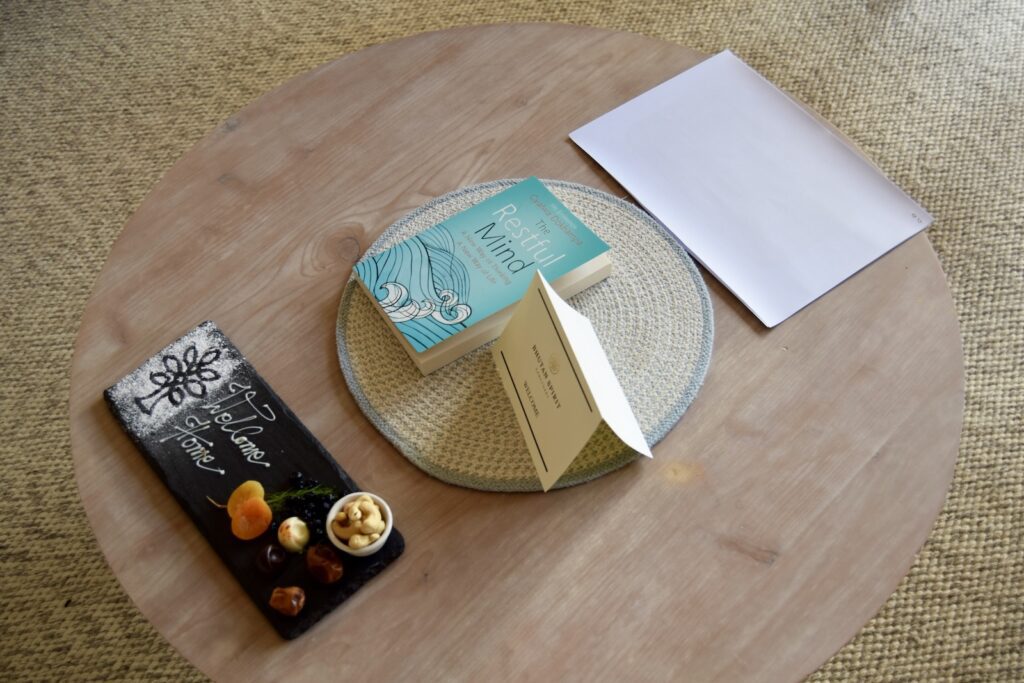 Tisch, Boden, Im Haus, hölzern