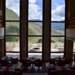Mobiliar, Himmel, Wolke, Fenster, Im Haus, Kaffeetisch, Esstisch, Tageslichtsysteme, Tisch, Boden, Berg, Zimmer, draußen, Stuhl, Esszimmer, Hotel, Urlaub