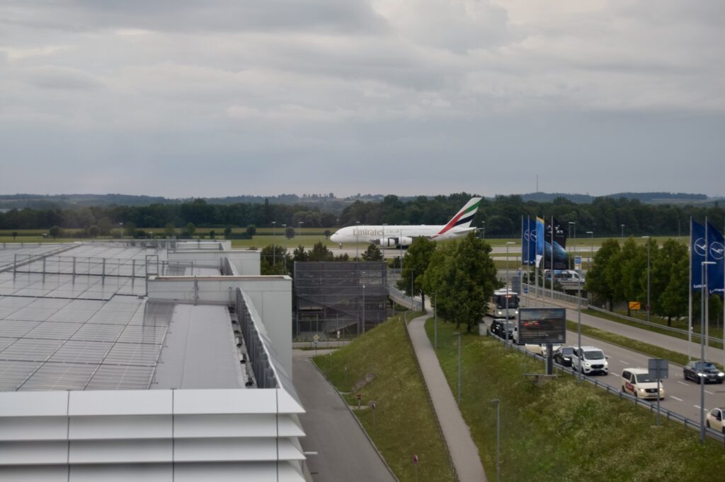 draußen, Himmel, Wolke, Gras, Baum, Fahrzeug, Flugzeug, Platane Flugzeug Hobel, Flughafen, Asphalt, Runway