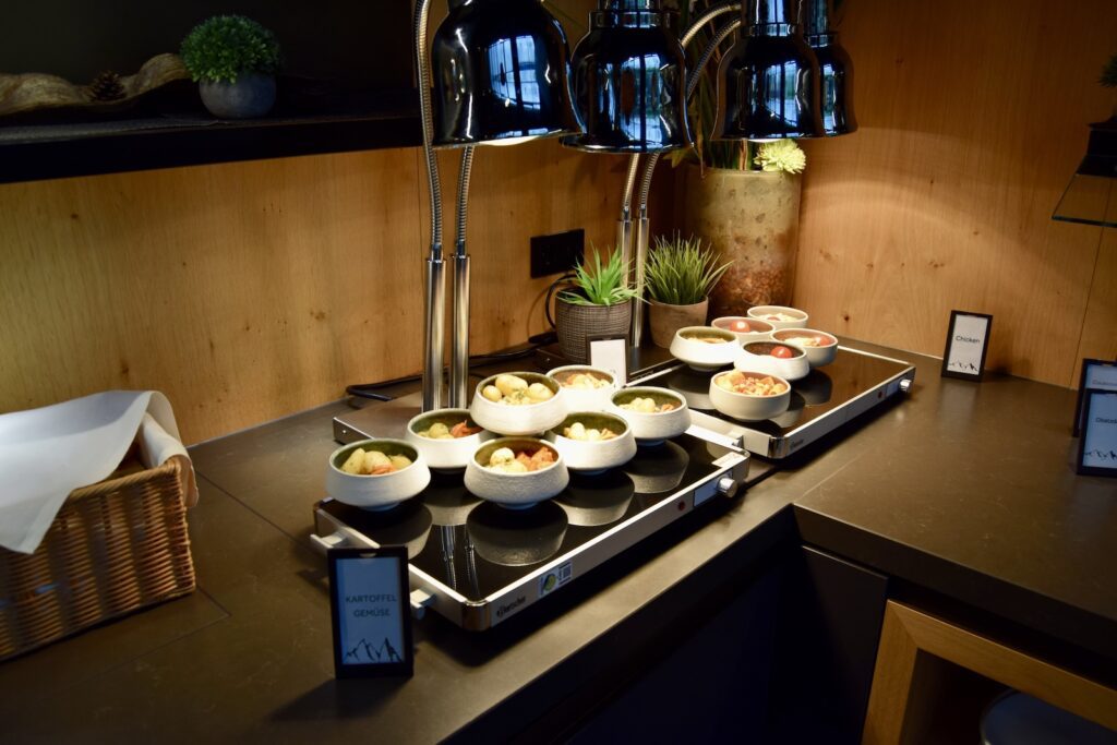Im Haus, Wand, Tisch, Arbeitsfläche, Geschirr, Mahlzeit, Waschbecken, Küchengerät, Küche, Essen, Restaurant