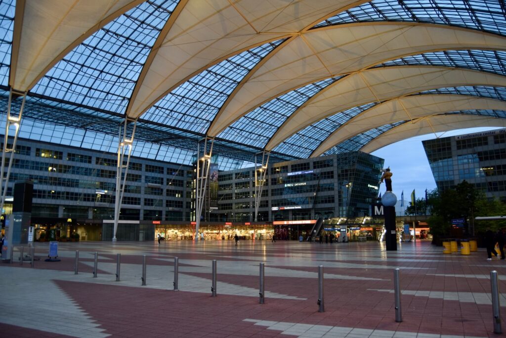 Gebäude, Himmel, draußen, Stadt, Decke, Bahnhof