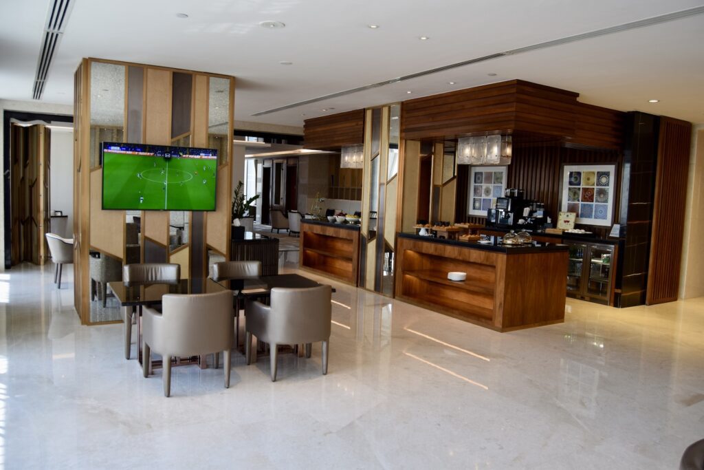 Im Haus, Wand, Boden, Mobiliar, Decke, Inneneinrichtung, Möbel, Stuhl, Arbeitsfläche, Esstisch, Fußboden, Küche, Kaffeetisch, Zimmer, Tisch, Essen, Restaurant