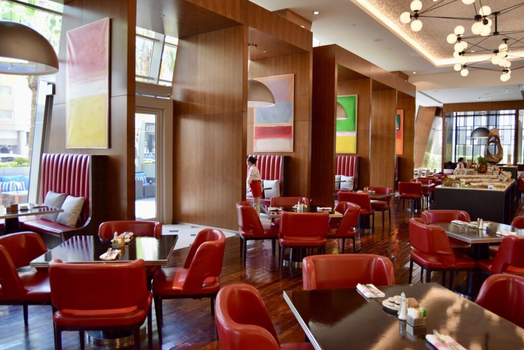 Szene, Mobiliar, Im Haus, Restaurant, Kantine, Inneneinrichtung, Esstisch, Diner, Decke, Wand, Fenster, Tisch, Kaffeetisch, Boden, Stuhl, Zimmer, rot, Café, Essen