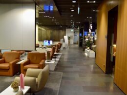 Mobiliar, Im Haus, Boden, Inneneinrichtung, Decke, Empfangshalle, Zimmer, Fußboden, Couch, Warteraum, Studiocouch, Gang, Wand, Hotel, Stuhl, Groß