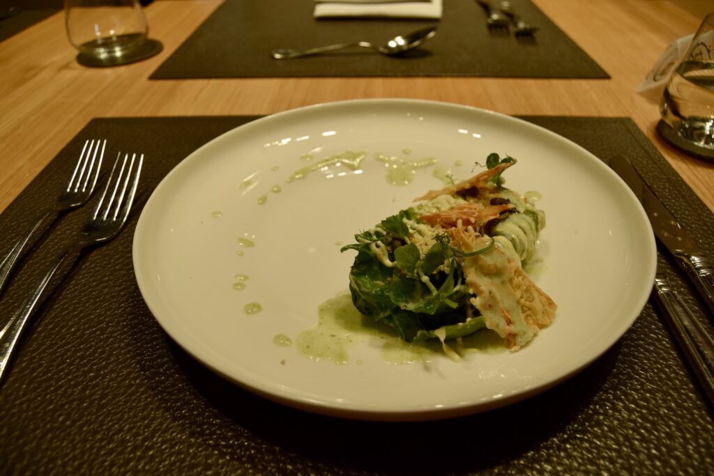 Platte, Restaurant, Tisch, Essen, Geschirr, Im Haus, Küchenutensil, Gabel, Tafelsilber, Kochkunst, Serviergeschirr, Garnitur, Kulinarik, Mahlzeit, À-la-carte-Gerichte, Abendessen, weiß, Mahl, Teller