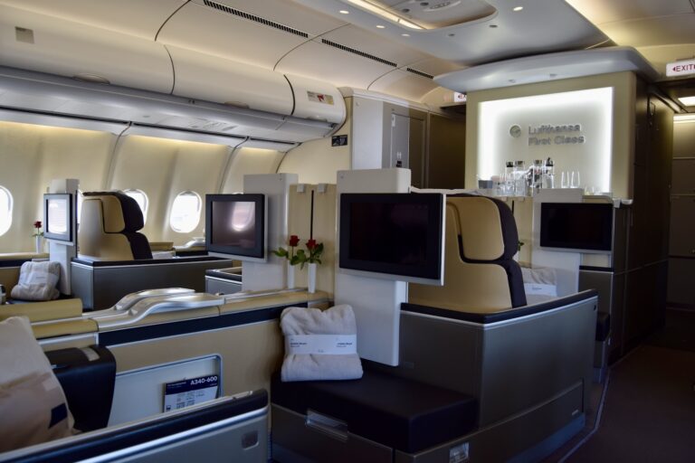 Im Haus, Decke, Wand, Mobiliar