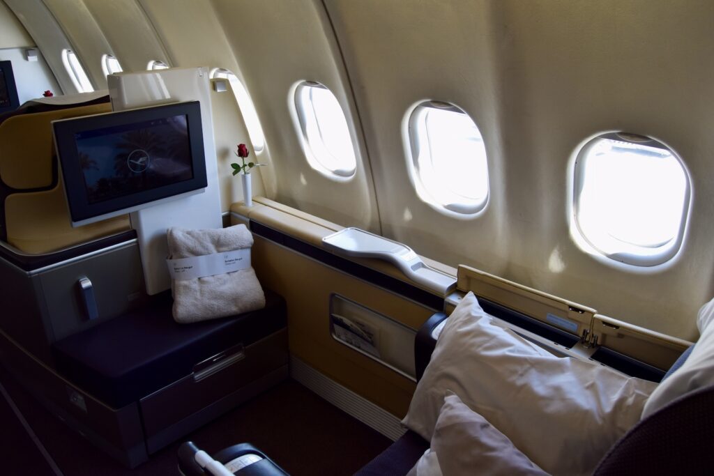 Im Haus, Flugzeugkabine, Wand