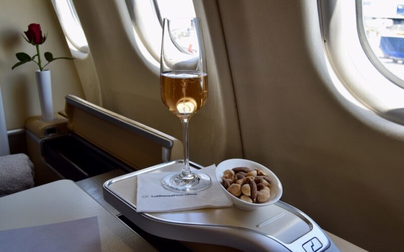 Im Haus, Fenster, Drink, Wand, Geschirr, Zug, Glas, Tisch