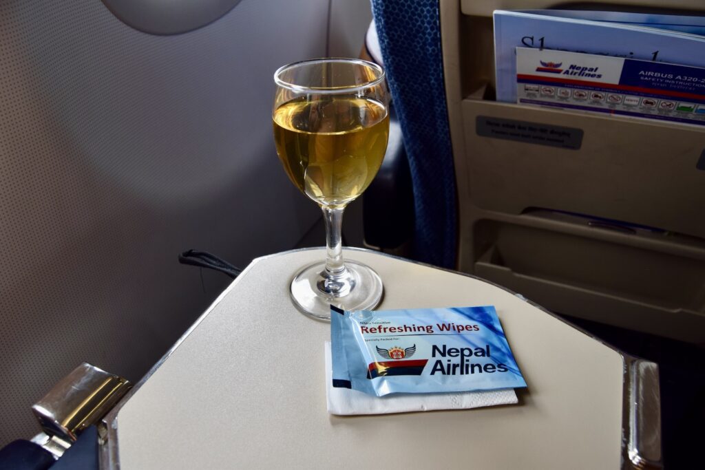 Text, Drink, Weinglas, Geschirr, Wein, Alkoholisches Getränk, Trinkgefäß, Stielglas, Barzubehör, Champagnerstielgläser, Glas, Behälter, Im Haus, Alkohol
