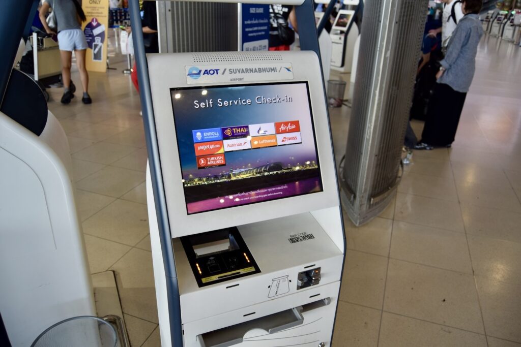 Text, Im Haus, Kleidung, Computer, Schuhwerk, Maschine, Boden, Person, Menschen