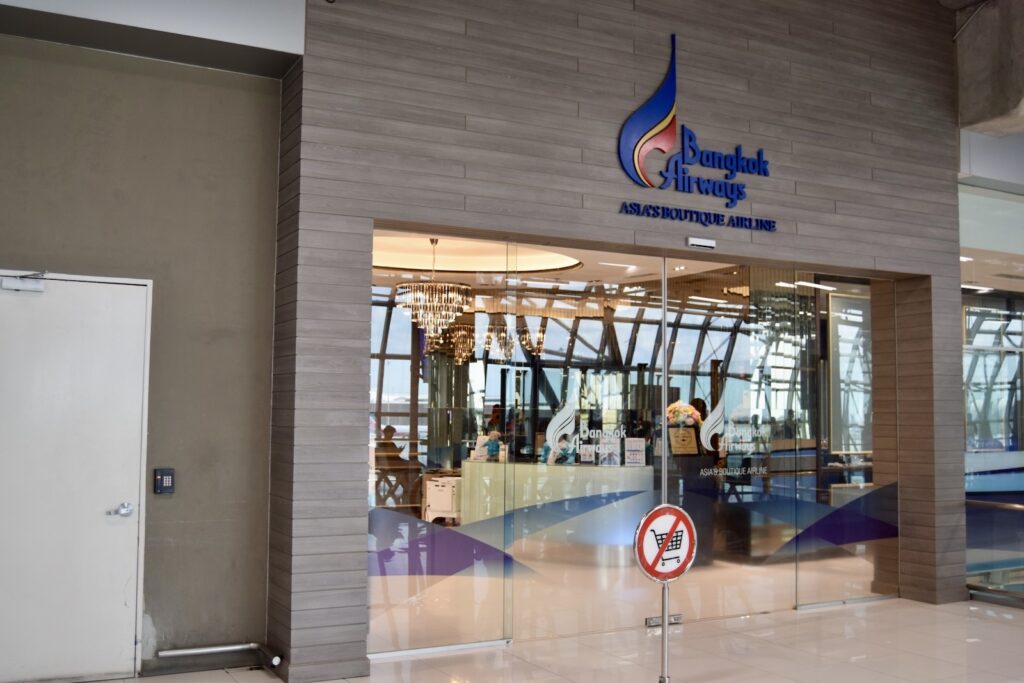 Gebäude, Tür, Text, Decke, Im Haus, Boden, Wand, Gelände, Schild, Eis