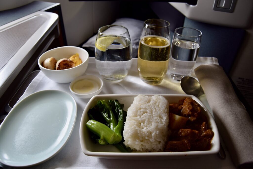 Platte, Geschirr, Kochkunst, Tisch, Essen, Im Haus, Mittagessen, Abendessen, Gemüse, Brunch, Zutaten, Okazu, Schüssel, Beilage, Frühstück, weiß, Reis, Mahlzeit, Teller, Drink, Objekte