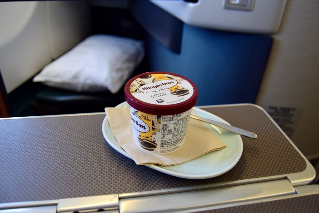 Im Haus, Milchprodukte, Tisch, Platte, Snack, Kaffee, Nachspeise, Geschirr, Sitzen, Essen, Sahne, Kuchen