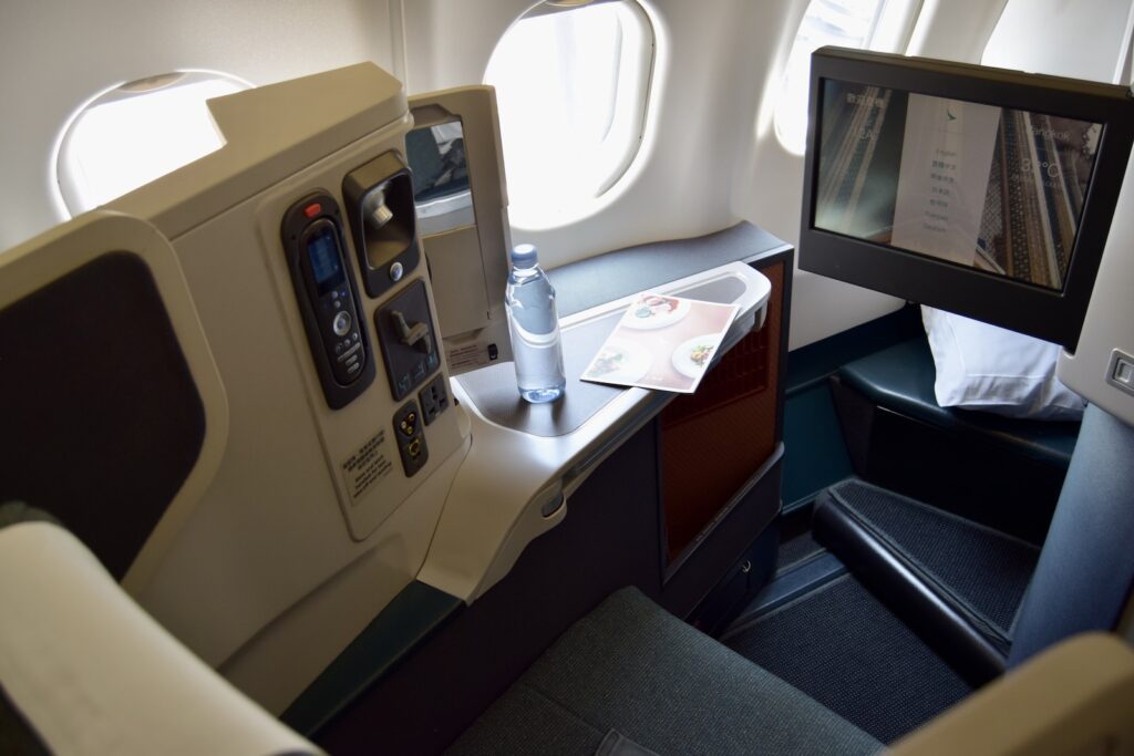 Im Haus, Fenster, Mobiliar, Wand