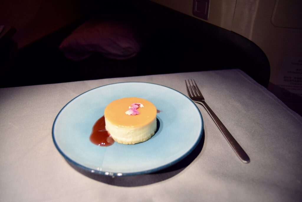 Essen, Platte, Backwaren, Süße, Im Haus, Tisch, Nachspeise, Geschirr, Kuchen, Backen, Konditorware, Milchprodukte, Küchenutensil, Kochkunst, Snack, Sahne, Kulinarik, Creme