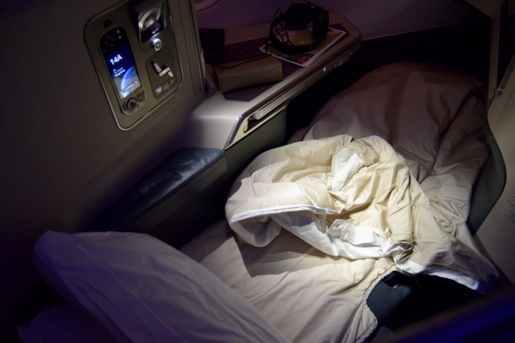 Im Haus, Bett, Komfort, Liegen, Wand, Kissen, Tasche, Schlafen, Decke