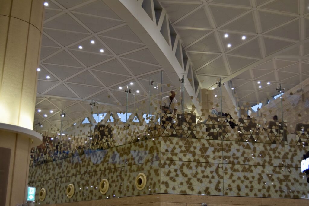 Im Haus, Wand, Deckenleuchte, Decke, Kronleuchter, Inneneinrichtung, Gebäude, Beleuchtung, Kunst, Museum